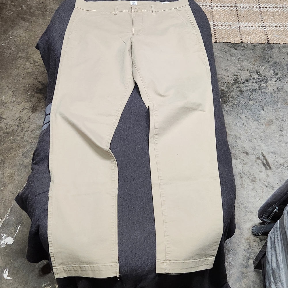 GAP Tan Chinos Modern Style